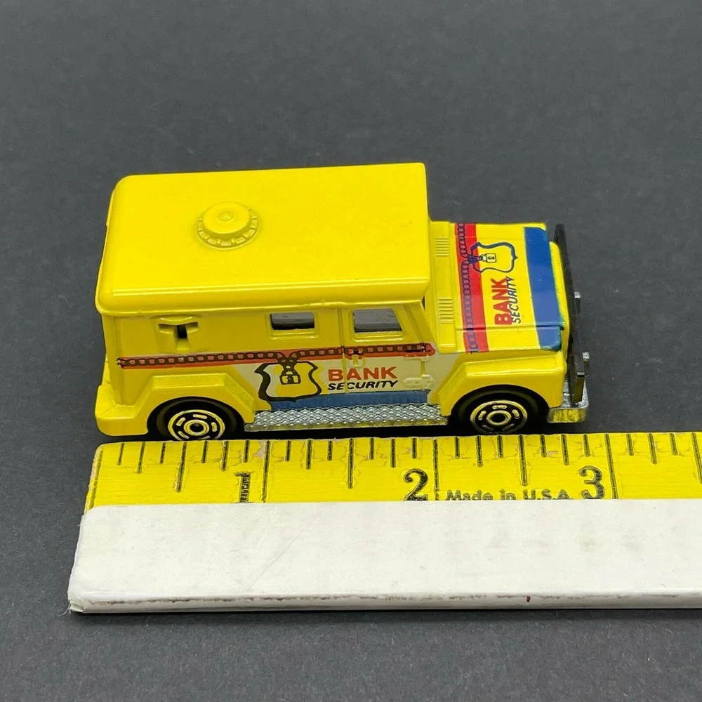 Majorette Armored Bank Security Armored Car Delivery Truck Graphics Diecast 1/57